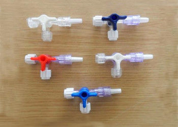 プラスチック使い捨て可能な外科キット/蝶の三方電磁弁のStopcockの球のオフセット